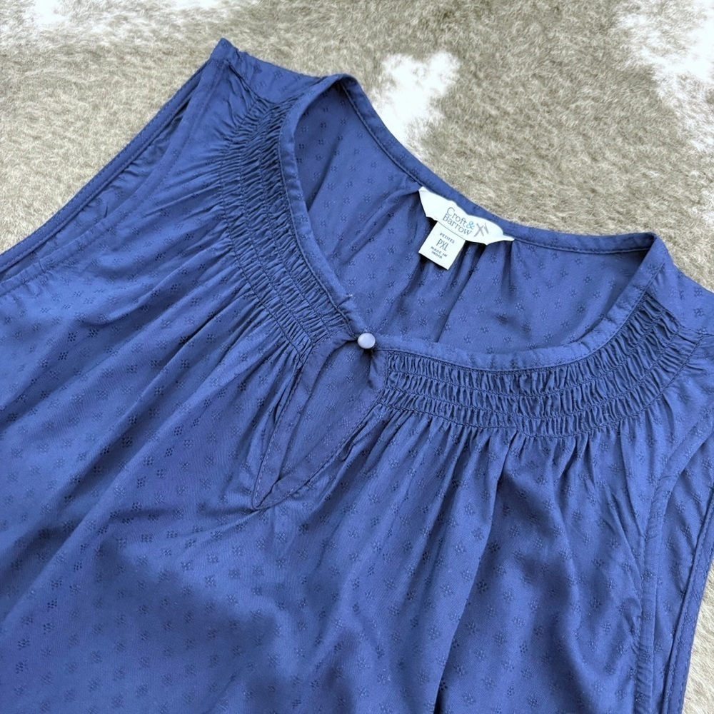 NWT Sleeveless Smocked Tank Top - Picture 3 of 12